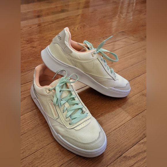 NWT Women's Reebok Club C Legacy - off white and rose - Picture 2 of 6